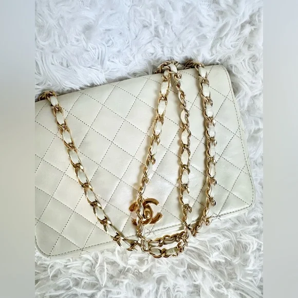 Chanel Vintage White Lambskin Full Flap Bag - Picture 12 of 13